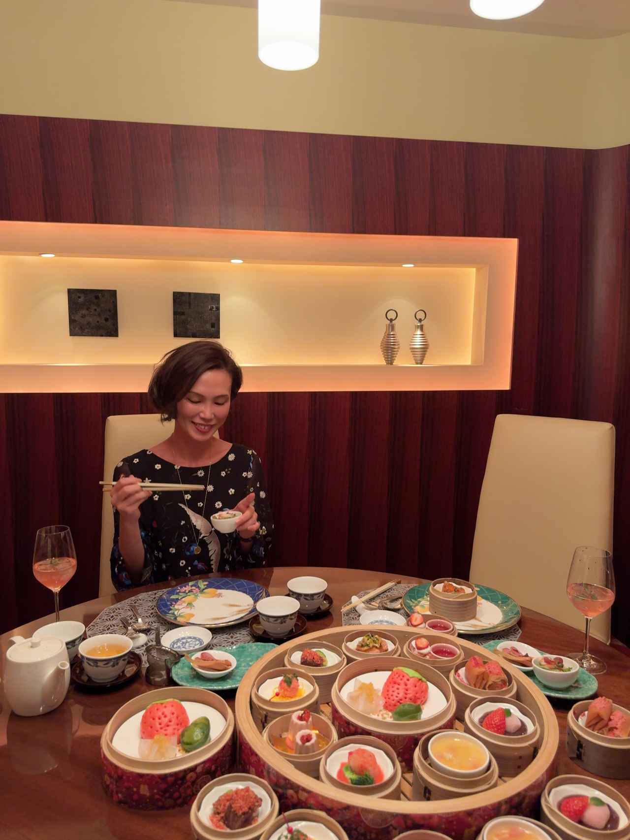 画像: 甘酸っぱいいちごと中国料理の技が出会う、創意あふれるメニュー