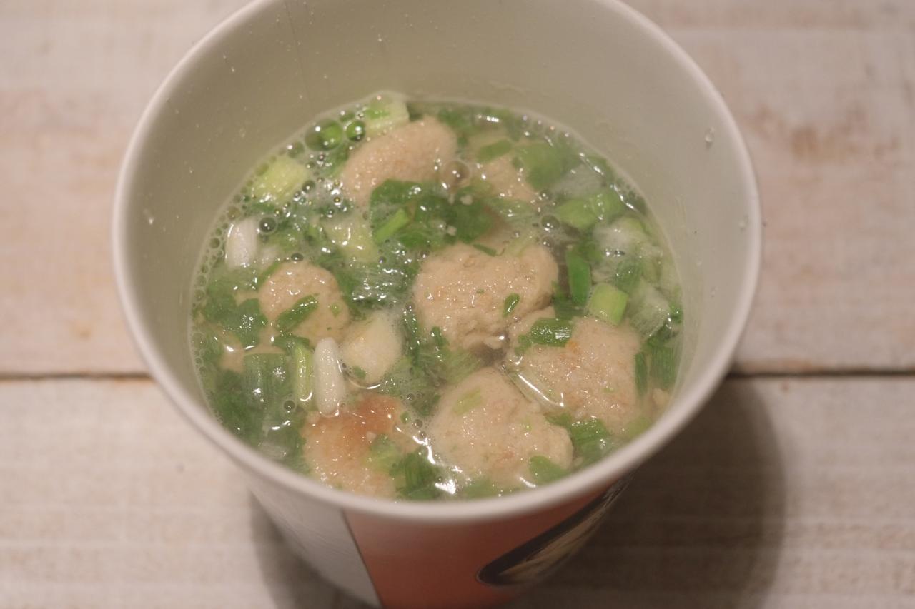 画像4: ⚫︎濃厚な味噌仕立て鶏団子汁 239円（税込 258円）