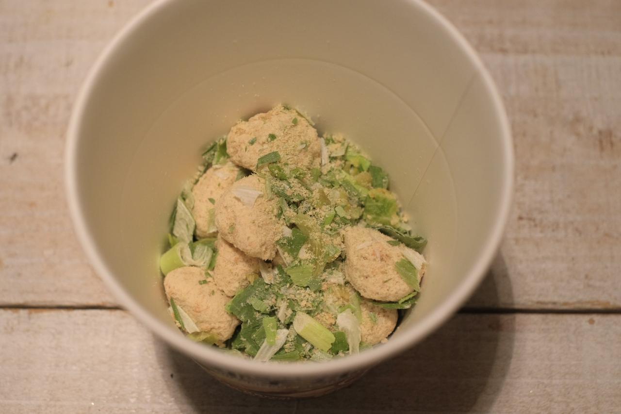 画像3: ⚫︎濃厚な味噌仕立て鶏団子汁 239円（税込 258円）