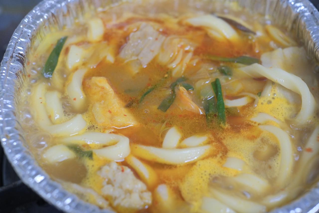 画像2: ⚫︎炒め唐辛子が効いた旨辛チゲうどん 499円（税込 538円）