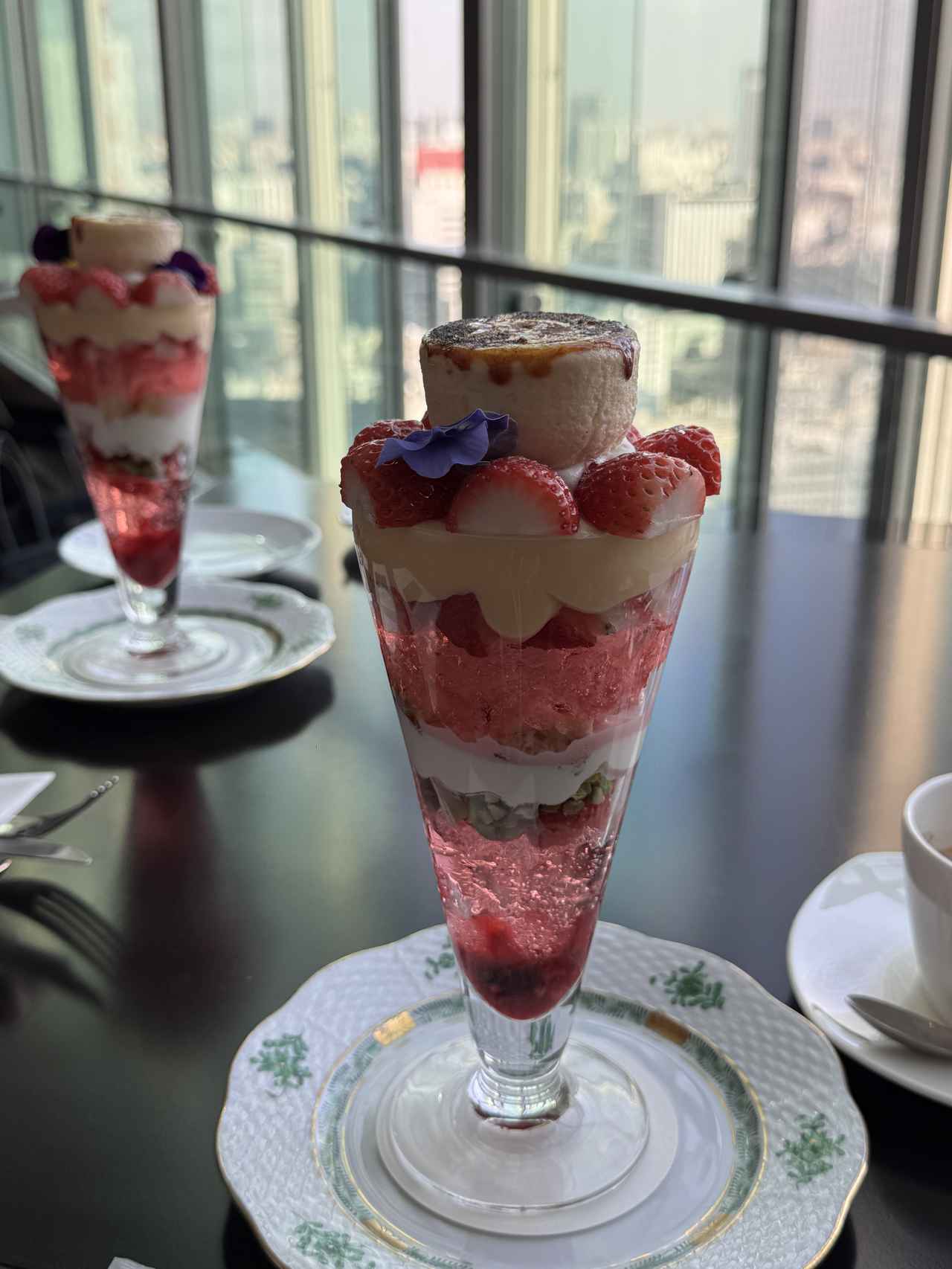 画像: 11層が奏でる、冬だけのパフェ交響曲