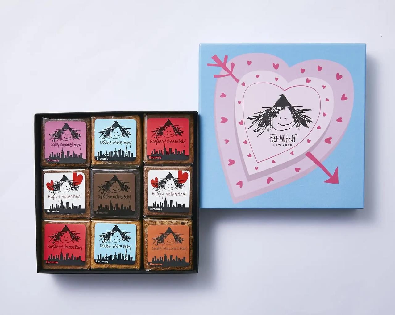 画像: バレンタイン ブラウニー 9個入り 価格：3,510円（税込）  内容： キャラメルマキアート、ソルティキャラメル、ダークチョコチップ 各1個/ オリジナル(バレンタインラベル)、ダブルホワイト、ラズベリーチーズ 各2個 ハートを重ねた新作パッケージは、遊び心と上品さを兼ね備えたFat Witchらしい一箱。 お世話になっている方への贈り物にぴったりなバレンタインギフトです。