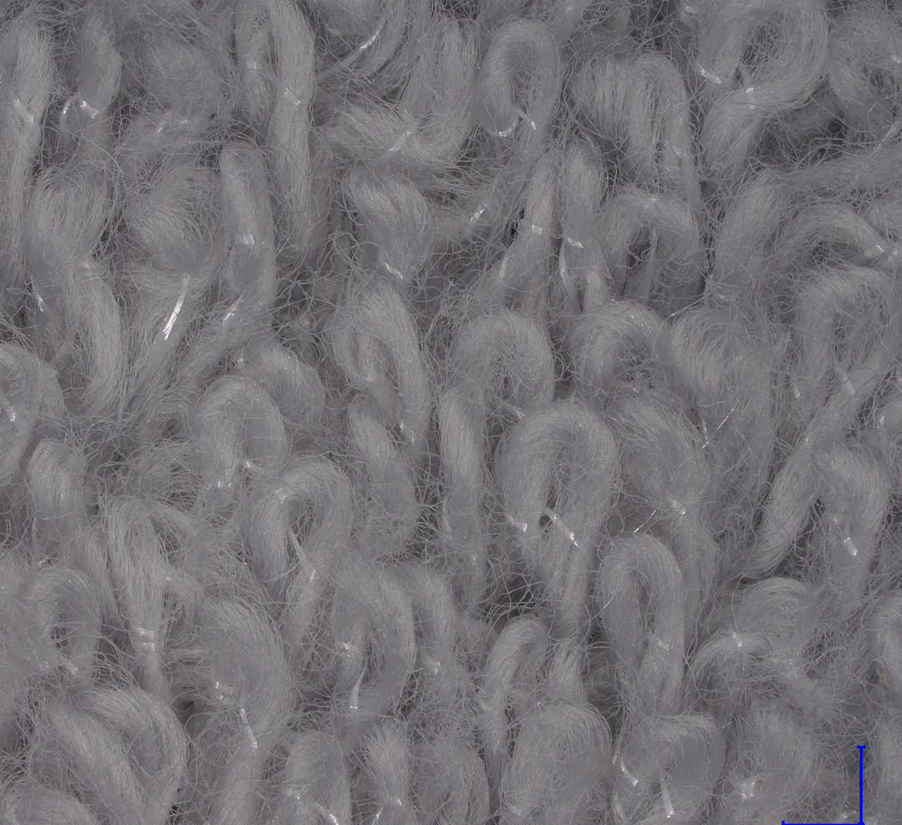 画像: タオルの20倍の接写画像：繊維の隙間から水分を吸収し拡散します