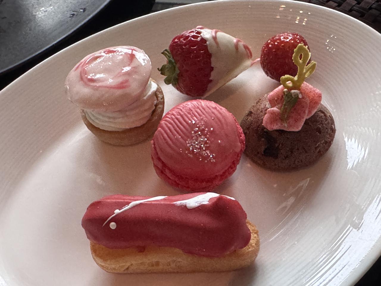 画像: ● スイーツプレート