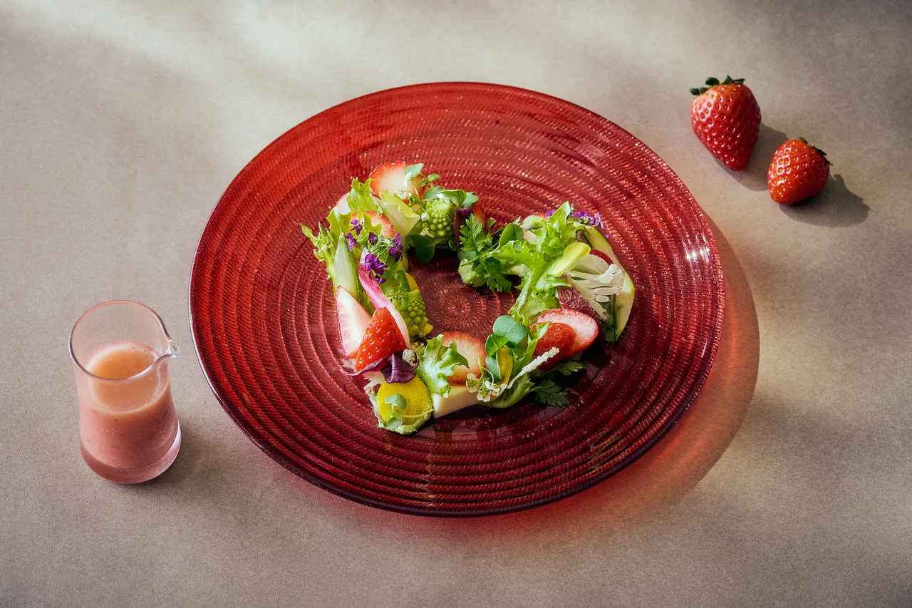 画像: サラダプレート ・ストロベリーブルームカプレーゼ