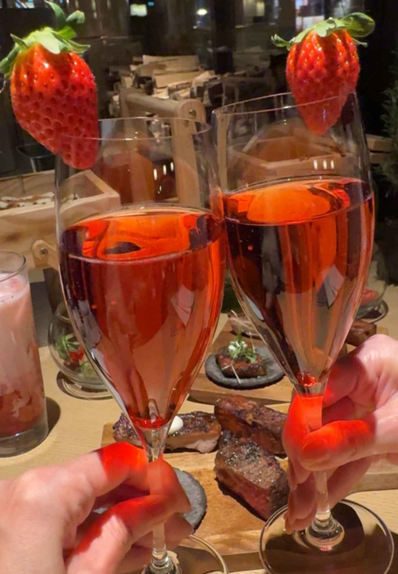 画像7: 肉✖いちごの“無限ループ”へようこそ♡『ミートアフタヌーンティー with ストロベリースイーツビュッフェ』【ヒルトン東京】