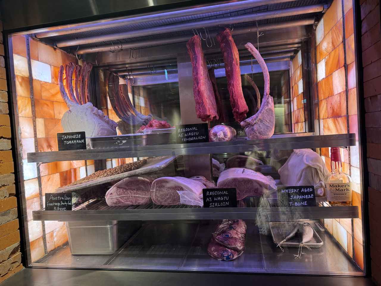 画像1: 肉✖いちごの“無限ループ”へようこそ♡『ミートアフタヌーンティー with ストロベリースイーツビュッフェ』【ヒルトン東京】