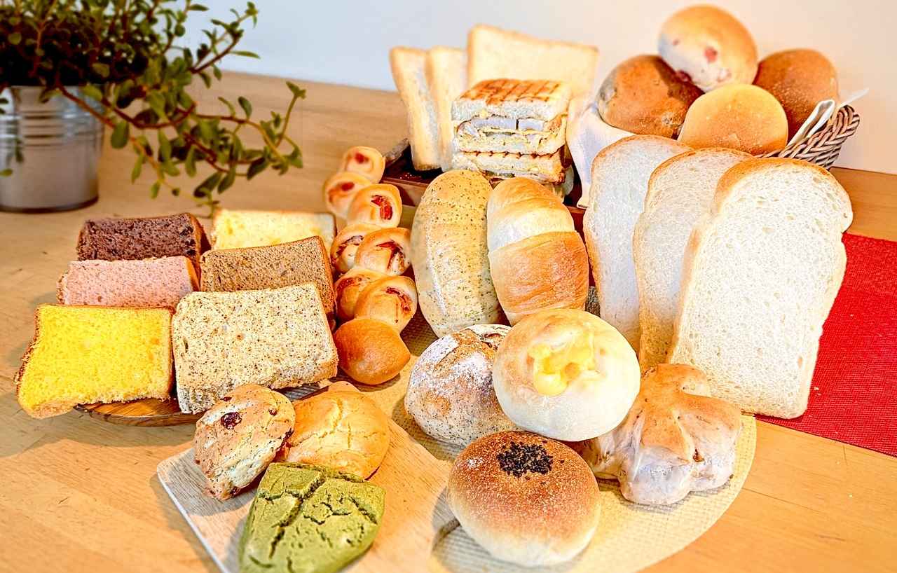 画像2: ●あこ天然酵母のパンと生シフォンケーキ　コボコボ【工場直売パン】