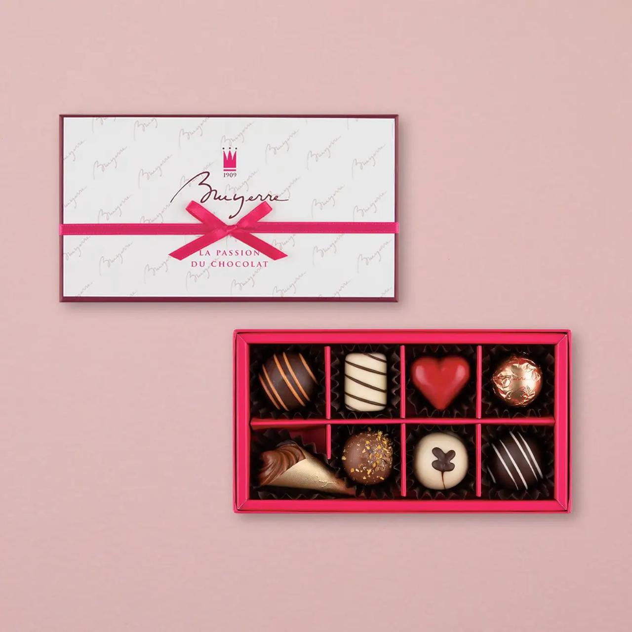 画像: セレクション　8 価格（税込み）：8個入り　3,510円　※2026年1月時点 2026年の新粒「マノン・ダム・ブランシュ」や、ゴロっとしたヘーゼルナッツの食感を楽しめるBruyerre代表粒「アンボワーズ」など、プラリネやガナッシュをバランスよくアソートしました。ギフトとして人気の高い商品です。