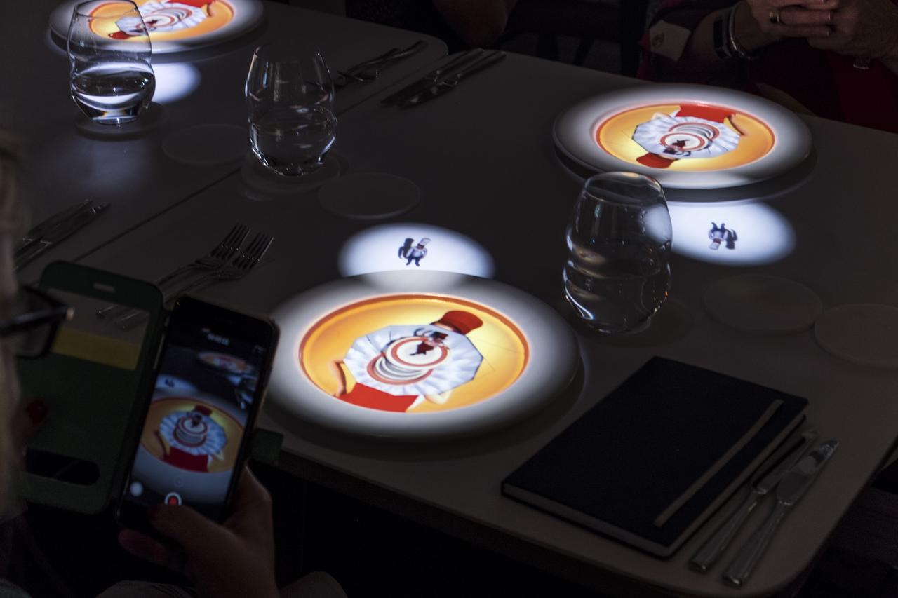 画像1: 4人の“小さなシェフ”が繰り広げる、国を超えた料理対決