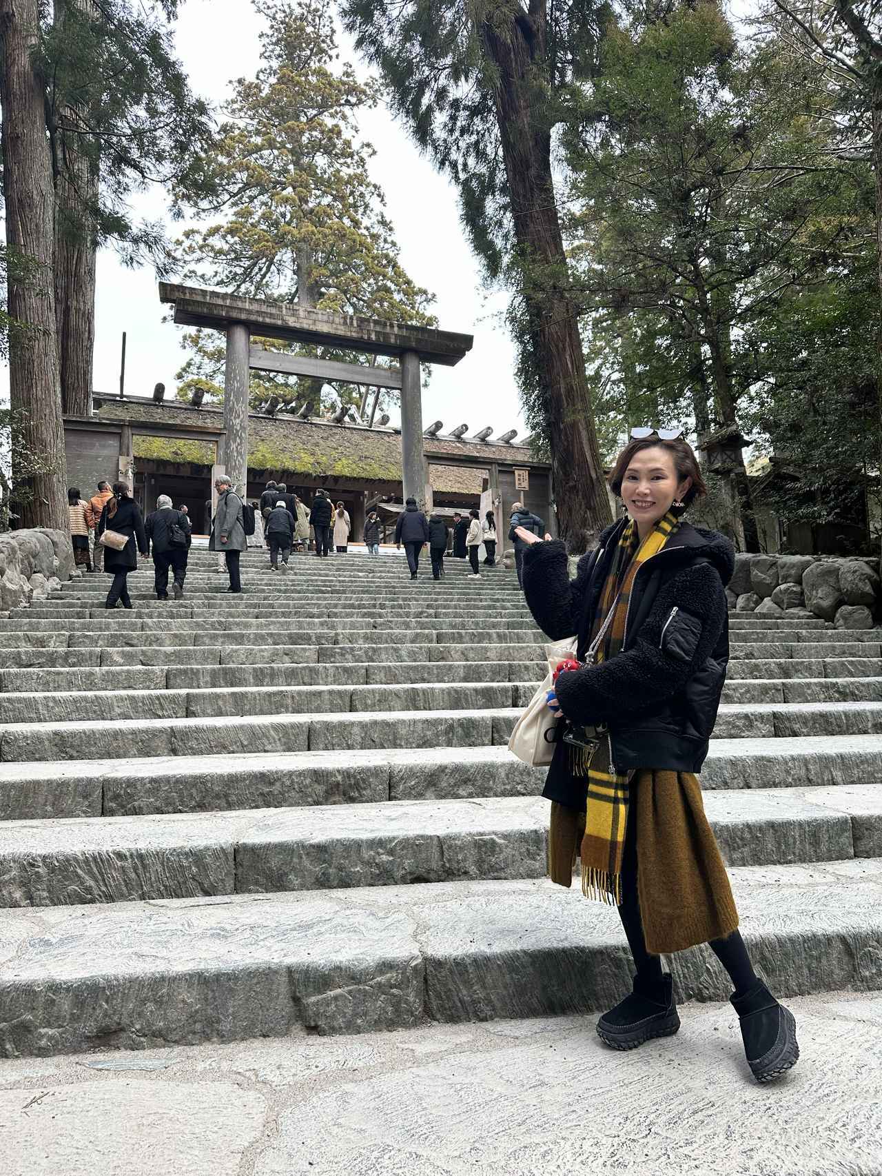 画像: カメラを撮影する人が階段下からなら被写体は階段上にいても撮影OK