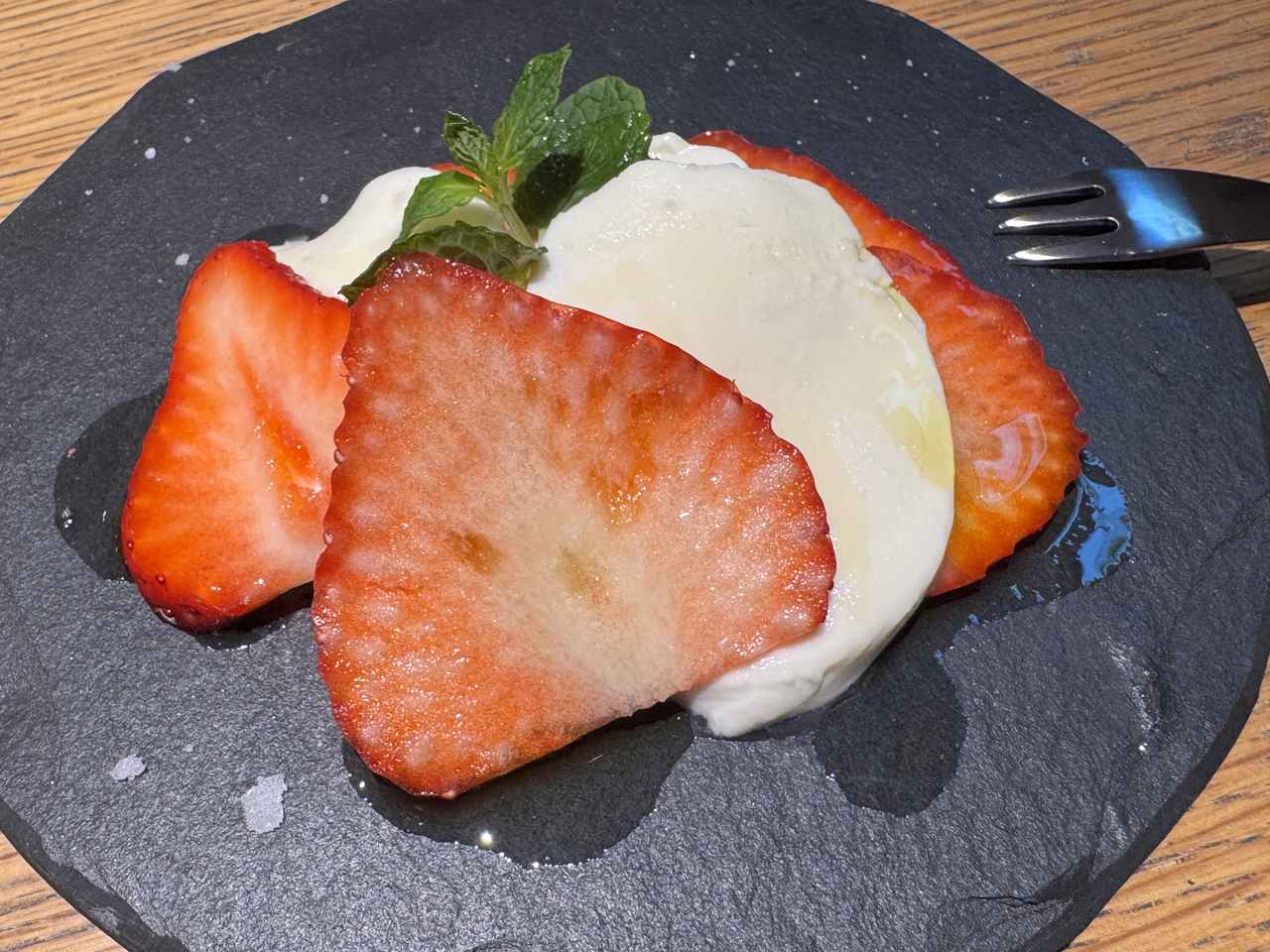 画像: 産直あまおうのカプレーゼと福岡のお酒のペアリング　2000円（税込） 2月11日～17日（期間限定）