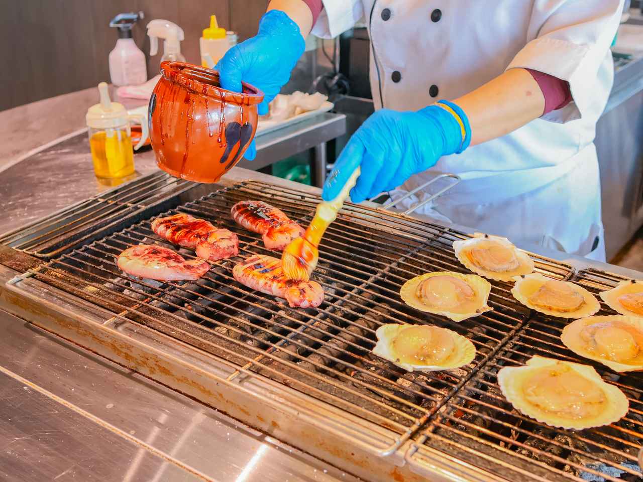 画像1: 焼きたてが楽しめる、炉端焼きメニュー