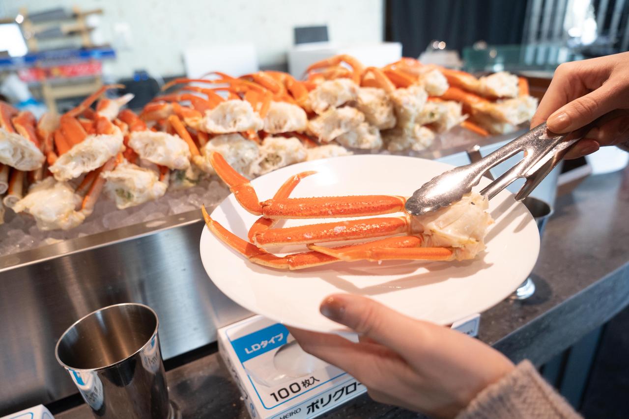 画像7: まずは外せない、生本マグロと本ズワイガニ