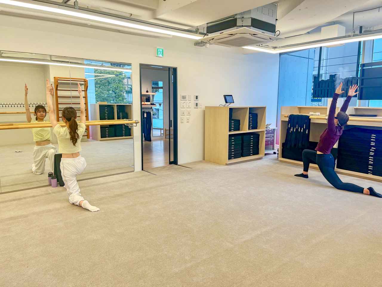 画像2: 小さな動きなのに、脚と体幹にしっかり効く