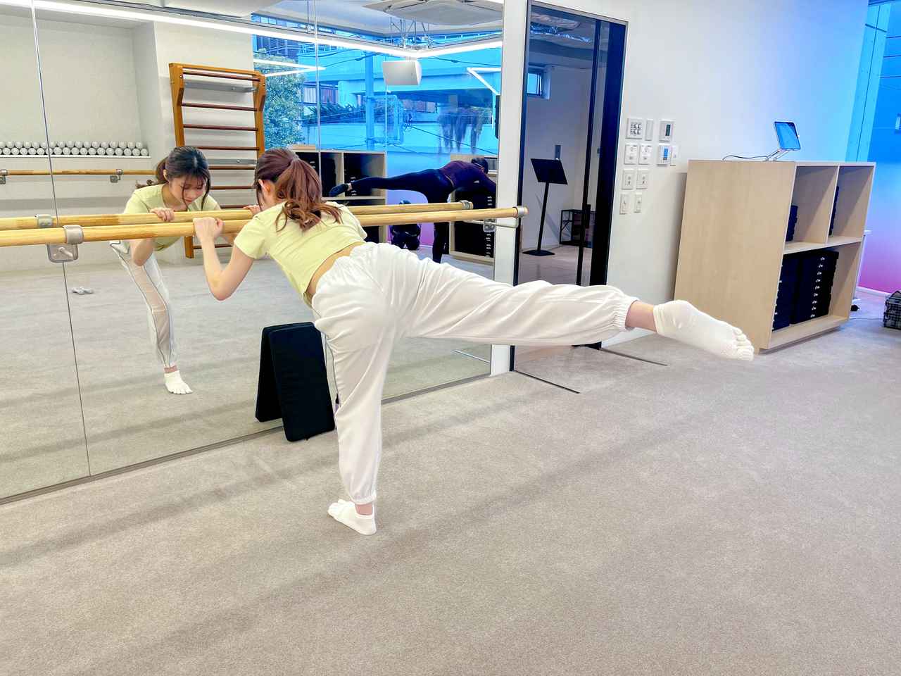 画像1: ヨガ・ピラティス・バレエが融合した、新感覚トレーニング