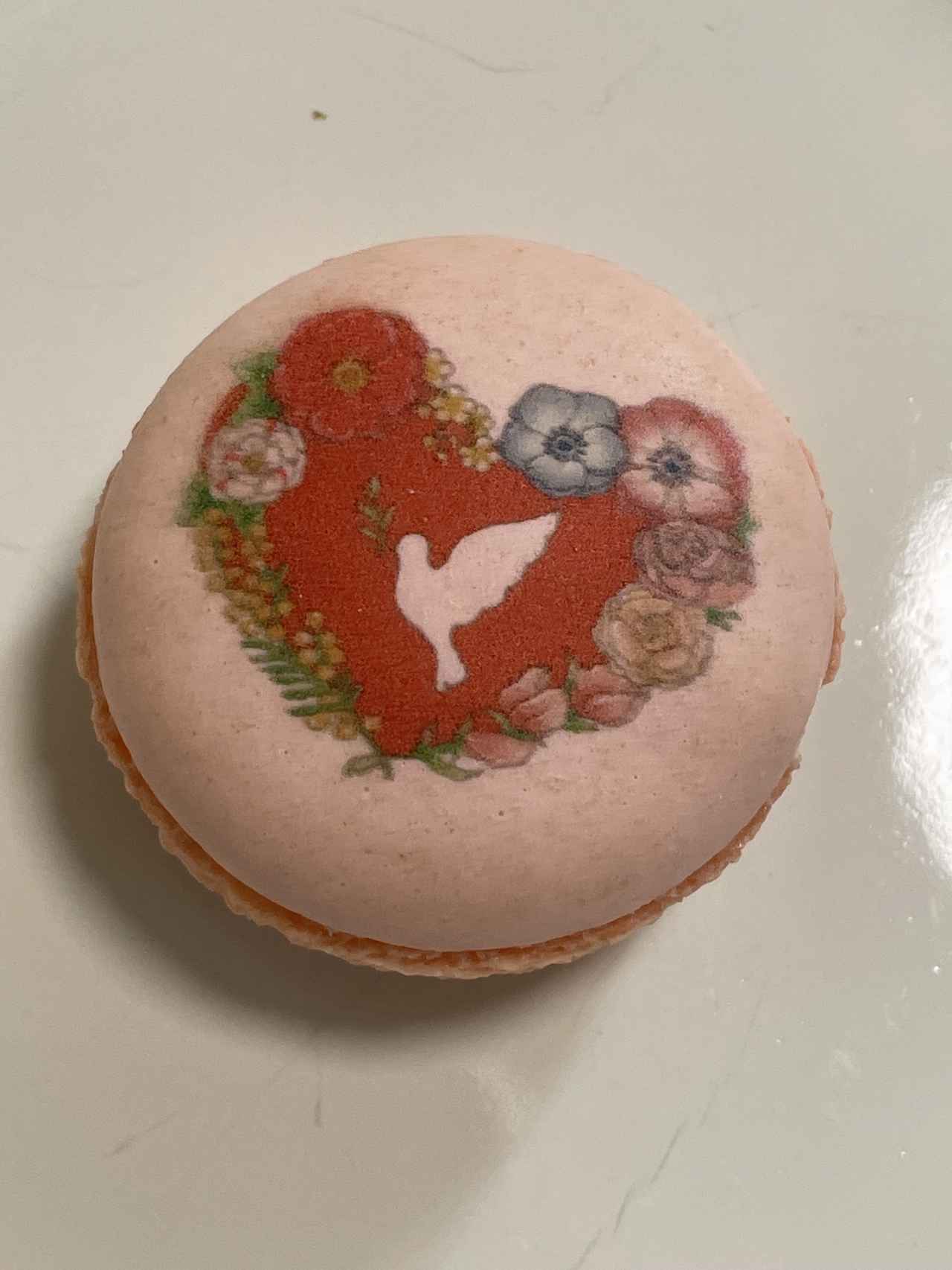 画像1: 花が心を彩り、鳩が想いを届ける♡「ピースフルマカロン」新デザインが2月1日より登場