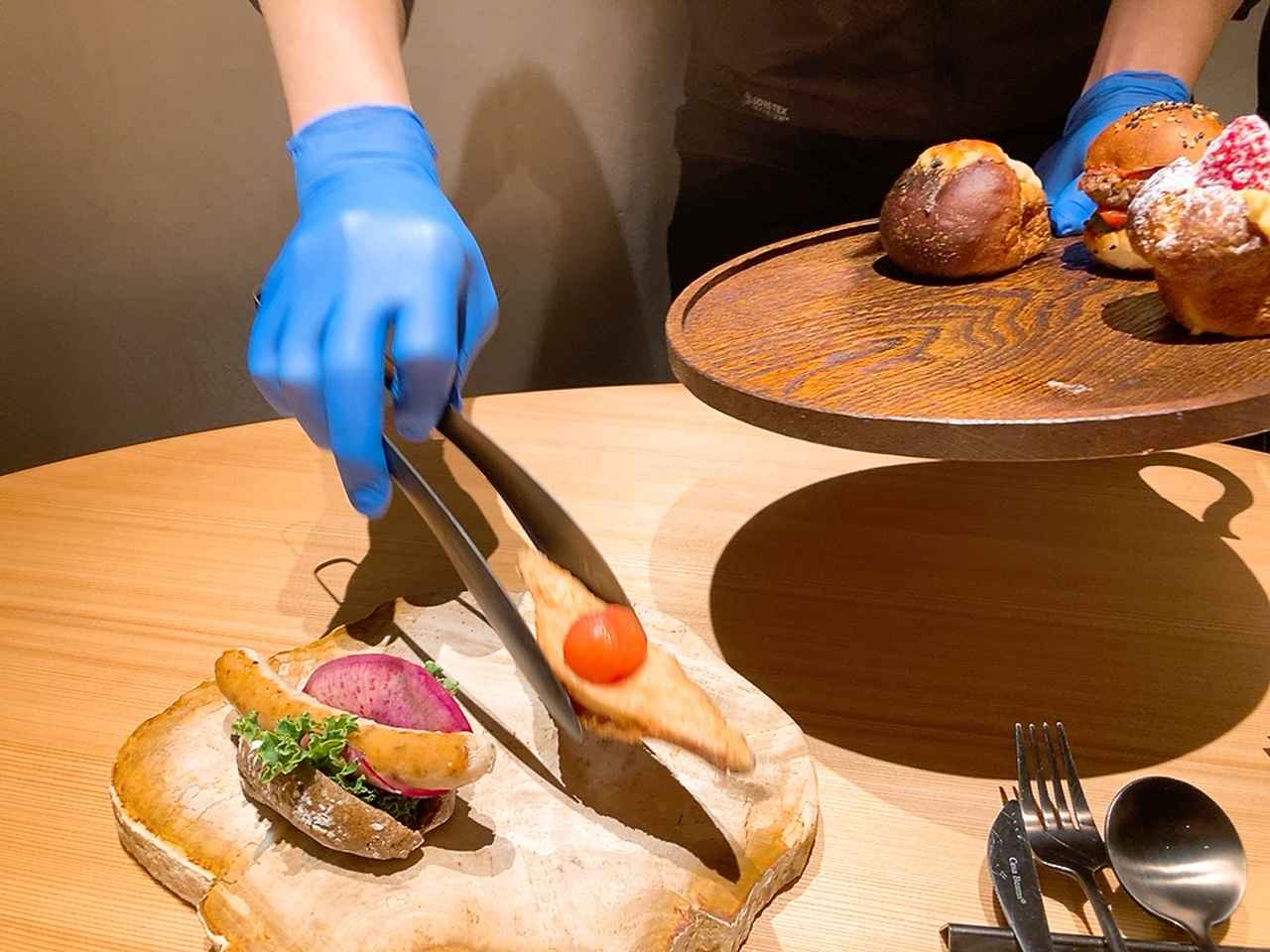 画像: 一つずつ並べてくれます