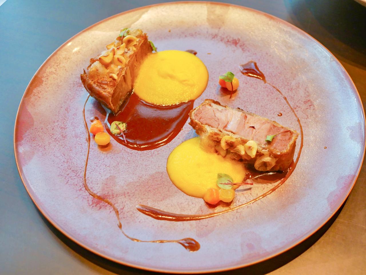 画像: オーストラリア産ラムショルダーのベニエ 人参のエスプーマ