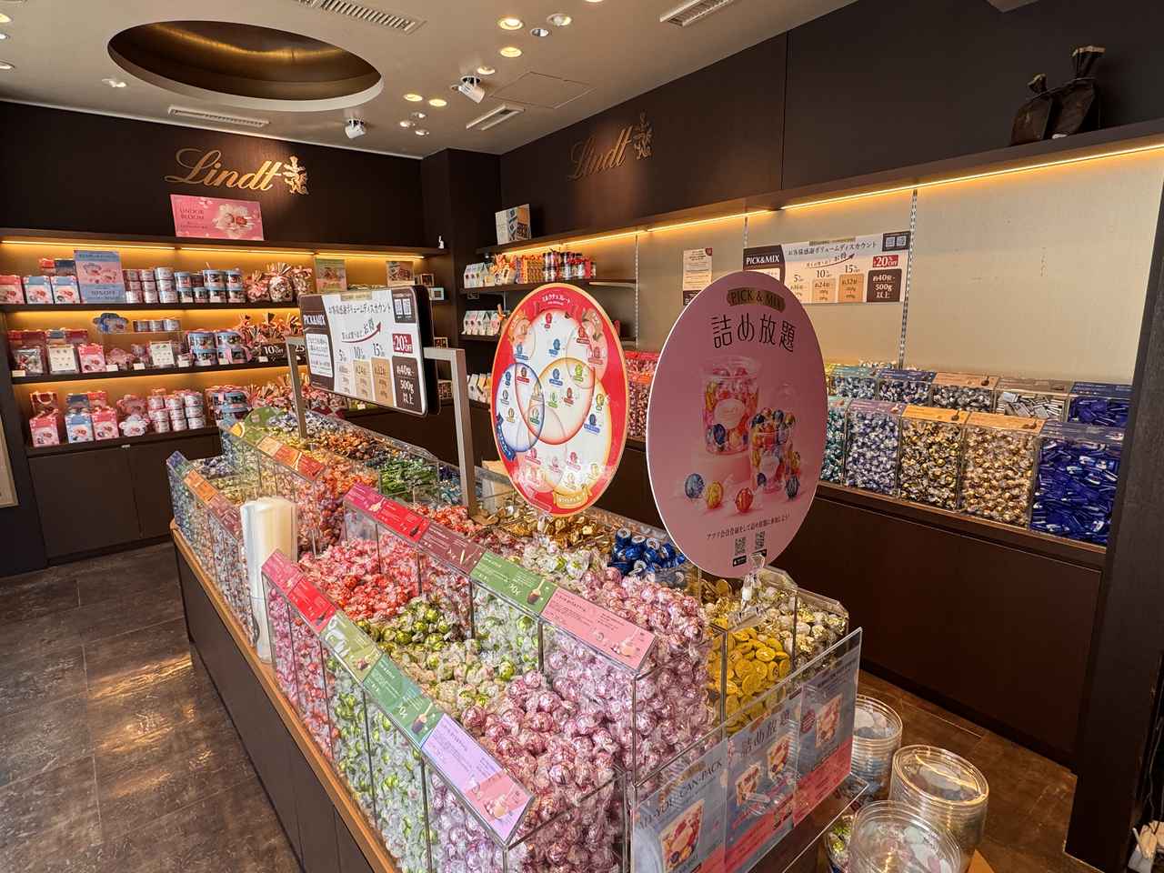 画像1: 花びらチョコが舞う、心ときめく季節限定ドリンク♡『SAKURAショコラドリンク』