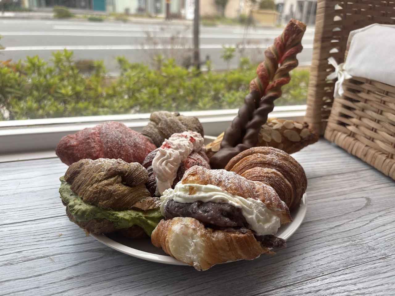 画像: ミシュラン星獲得12年連続シェフ監修クロワッサン＆プリン専門店『クロプリ』伊丹に誕生！山吹色のプリン