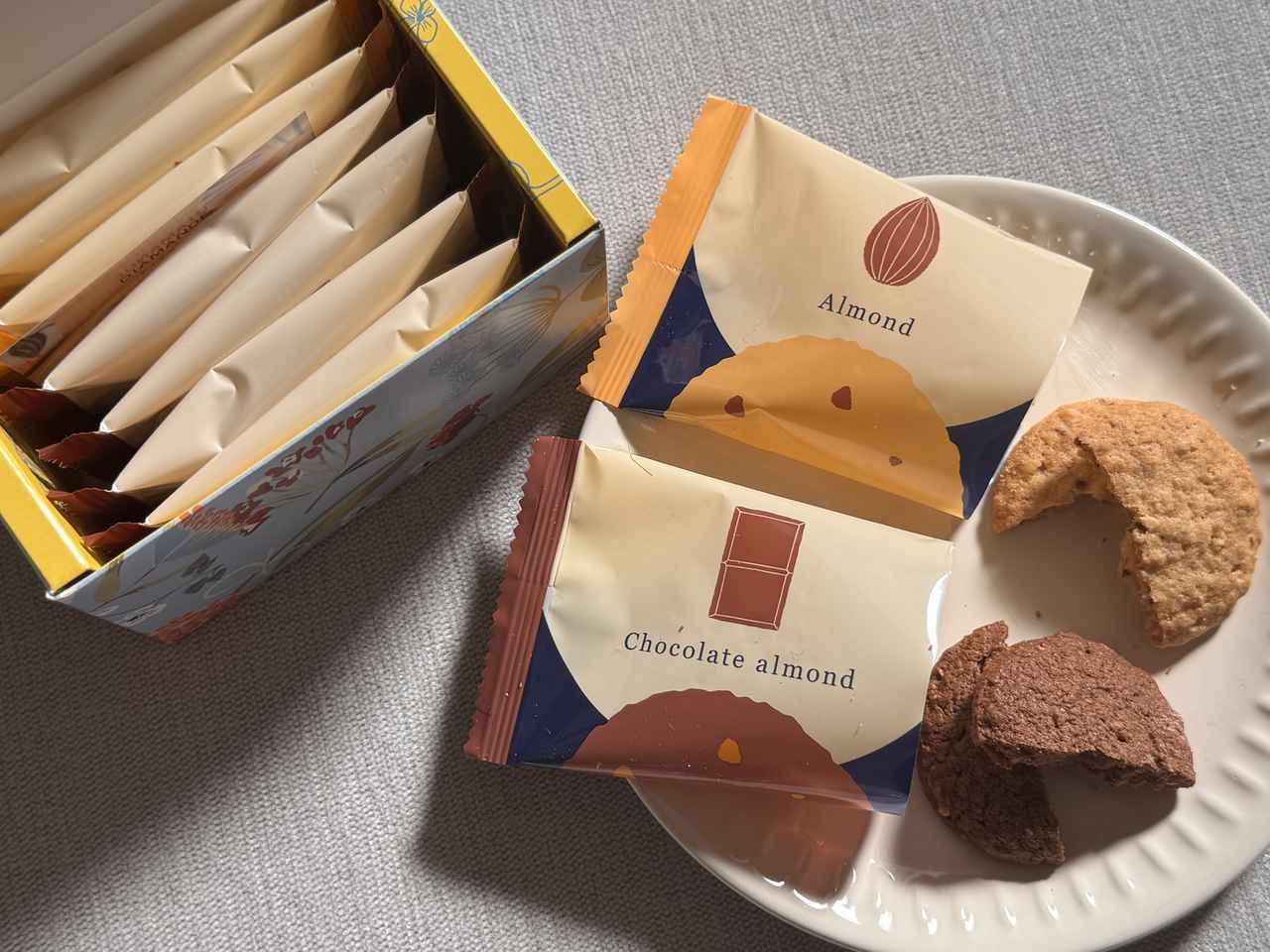 画像: 7個入：税込¥648（本体価格¥600） アーモンド3個、チョコアーモンド4個