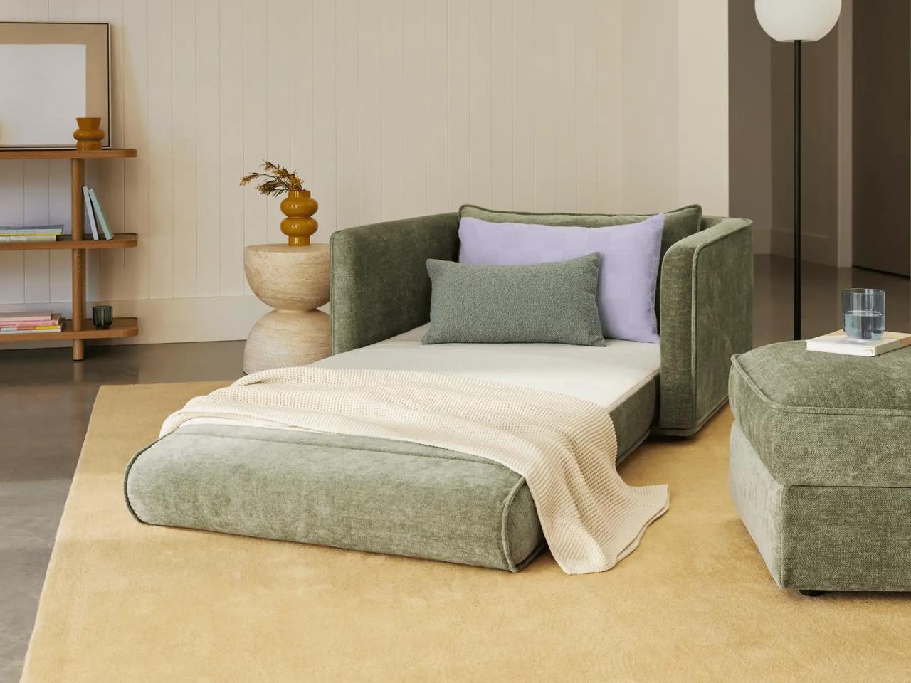 画像: Relax Style（カウチソファー）  座面を手前に引き出せば、あっという間にカウチソファーへ。大人気の CUSHY使いこなしスタイルです。 映画鑑賞や読書、ストレッチなど、 ほっと一息つきたいシーンに、ゆったり足を投げ出して自分だけのとっておきのひとときを。