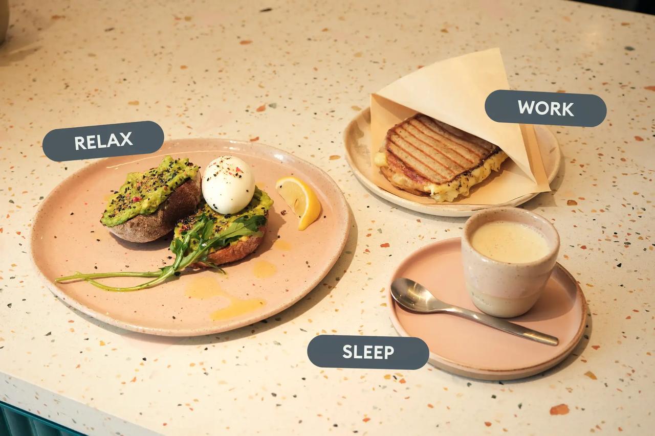 画像: Work：チーズとくるみのホットサンド 頭と体を穏やかに目覚めさせるサポートに Relax：アボカドトースト半熟卵付き 緊張をほどき、気持ちをオフにして味わう Sleep：甘酒ミルク 眠るのではなく、眠れる状態に心身を整える ※内容は変更になる場合があります。