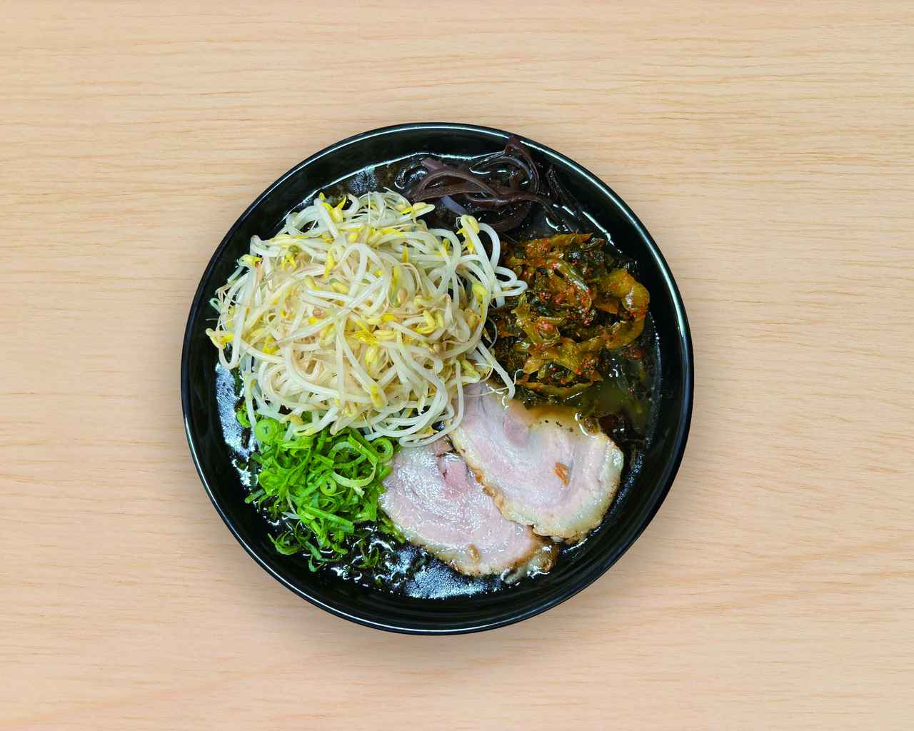 画像: ⚫︎東京ラーメンストリート限定メニュー 「熊本名物!特製からし高菜ラーメン」/1,300 円(税込)