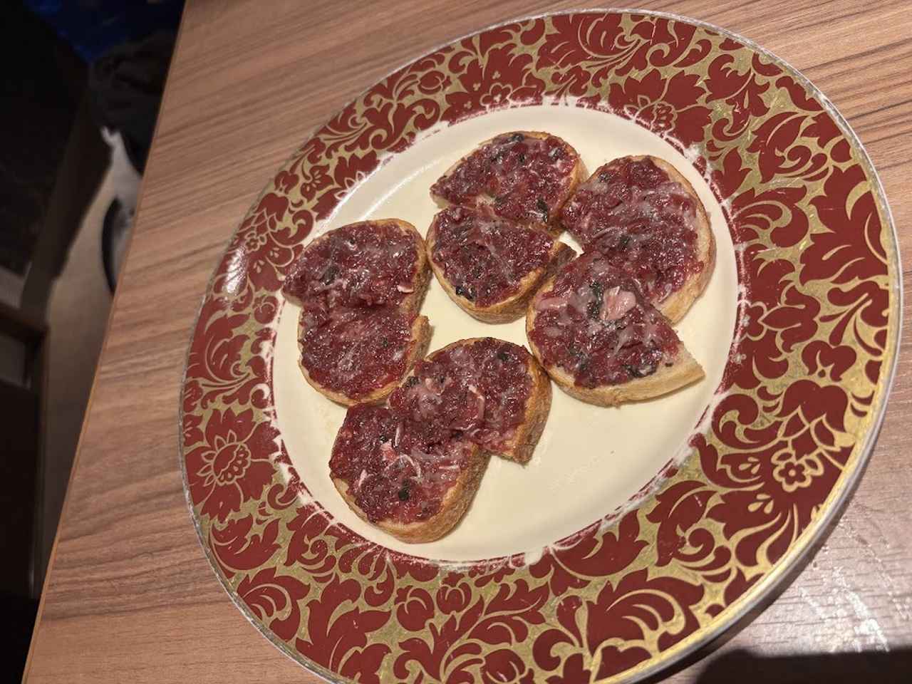 画像: 榊山牛生ハムの燻製ブルスケッタ 2,090円