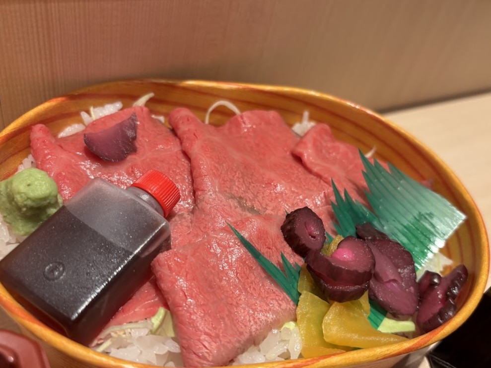 画像: 榊山牛ローストビーフ重　　1,760円