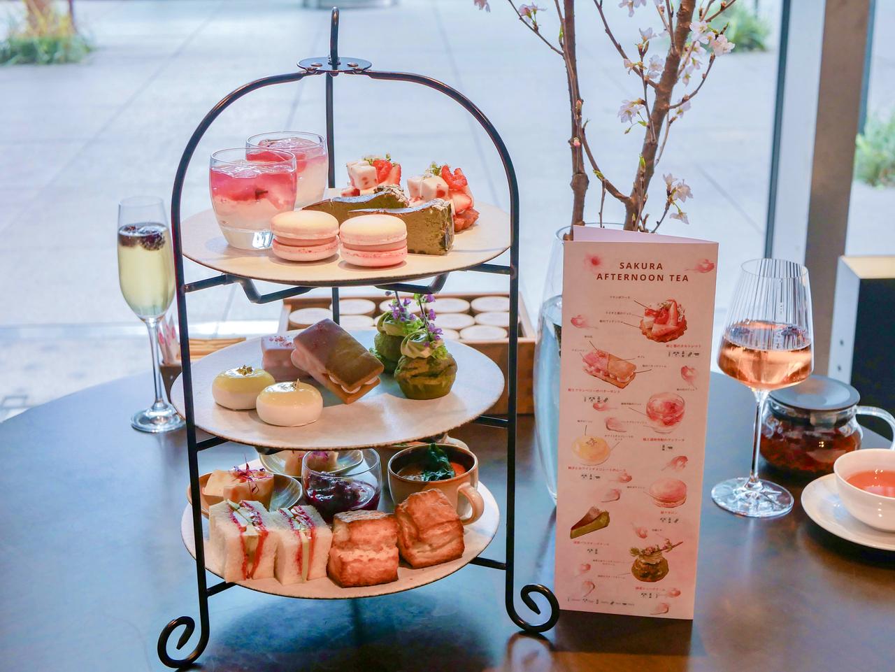 画像1: 桜が広がる空間で楽しむ春限定アフタヌーンティー