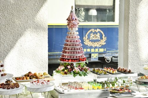 画像: 箱根ラリック美術館 箱根エモア•テラス「ジュエリースイーツビュッフェ付きランチ」（４，５１０円） dps.odakyu-travel.co.jp