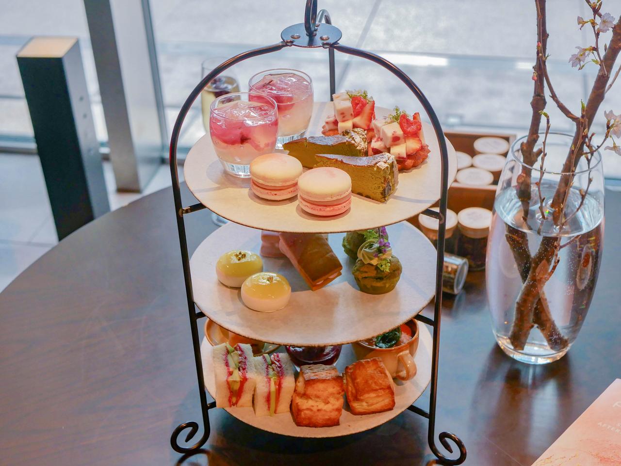 画像2: 桜の見頃にはライトアップも