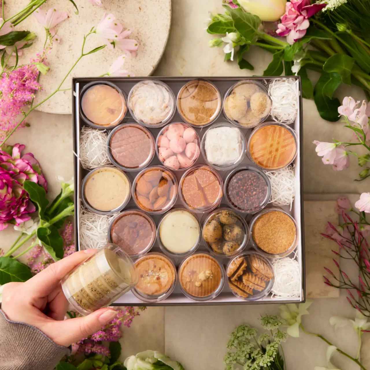 画像: 【20個箱】スペシャルギフトボックス   スペシャルギフトボックス全20種入り　　価格 11,270円(税込) ＊詰め合わせ内容により価格は変動