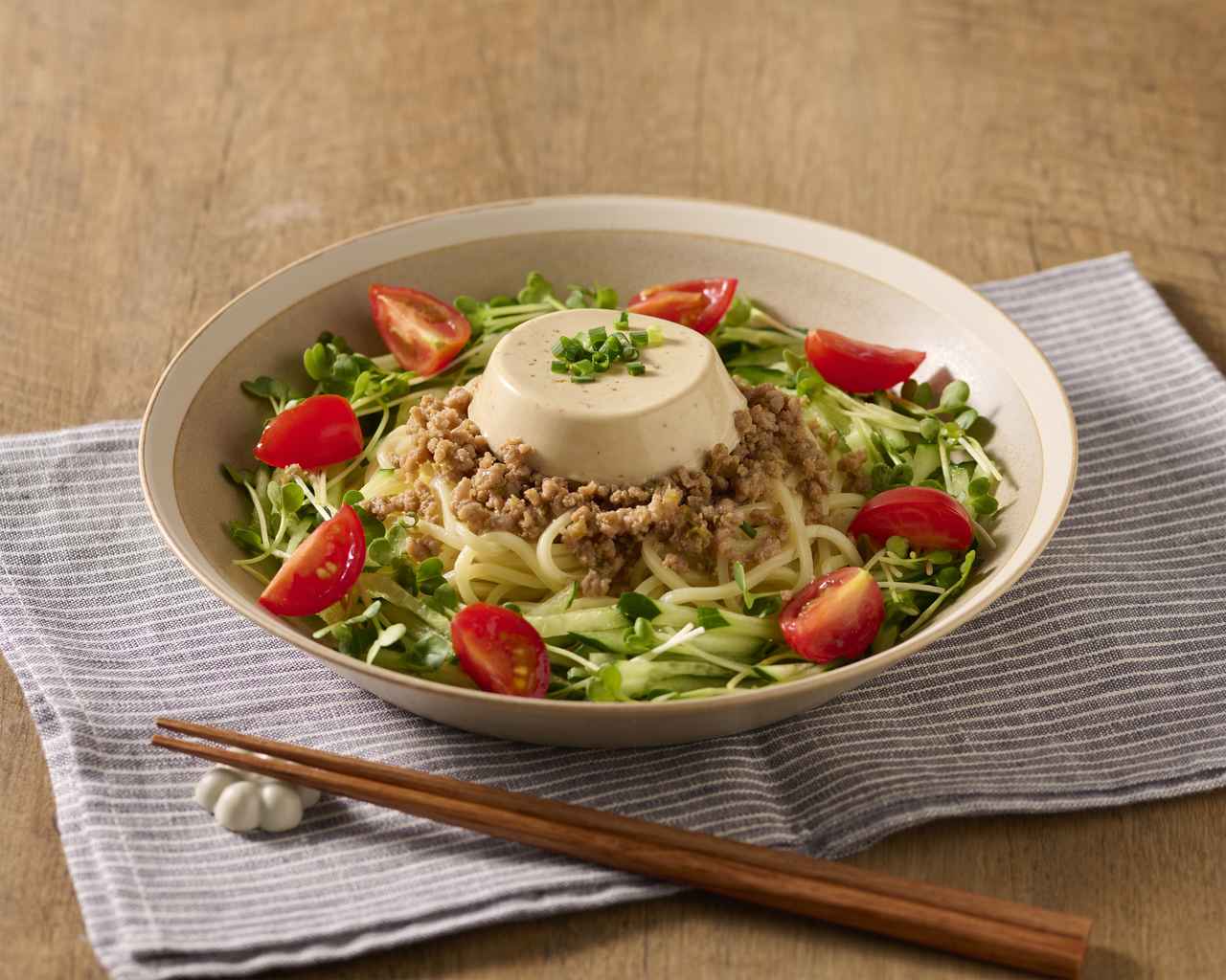 画像: 中華麺サラダ(担々風)