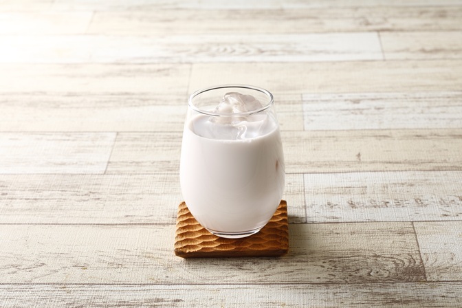 画像: あまおう　牛乳割り