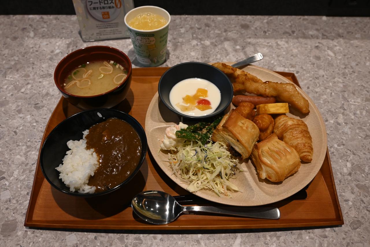 画像: 郷土料理も楽しめる無料朝食ビュッフェ