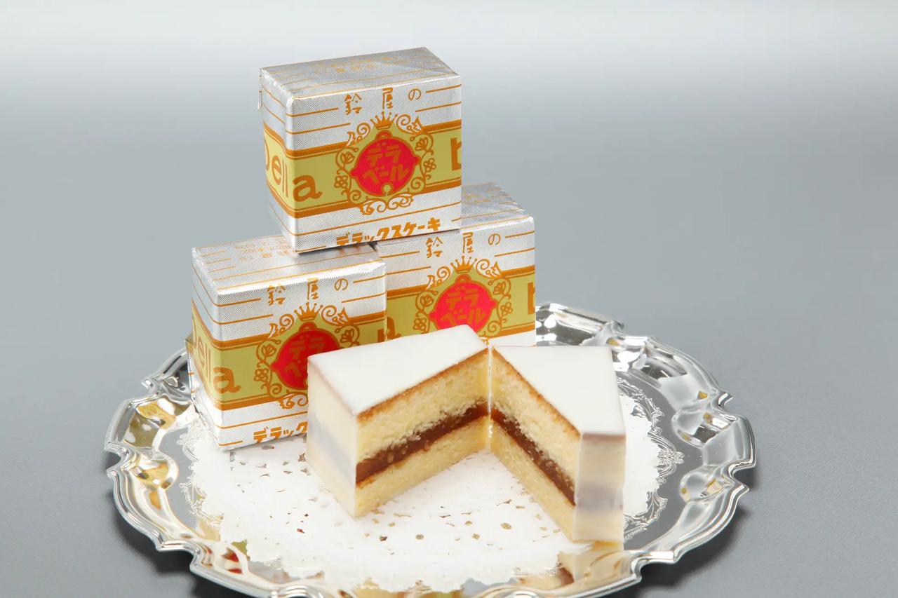 画像: 【準グランプリ】 ◇有限会社鈴屋／デラックスケーキ　～世代を超えて愛される田辺の銘菓～ 和歌山・田辺で百年近く愛され続けてきた鈴屋。鈴屋が作る「デラックスケーキ」はしっとりと重みのあるカステラに、白いんげん豆の自家製ジャム、そして全体を包むホワイトチョコレート。受け継がれてきたこの菓子は、土地の時間と人々の記憶を静かに纏う存在です。銀紙をほどくひとときに、控えめで確かな贅沢が立ち上がります。