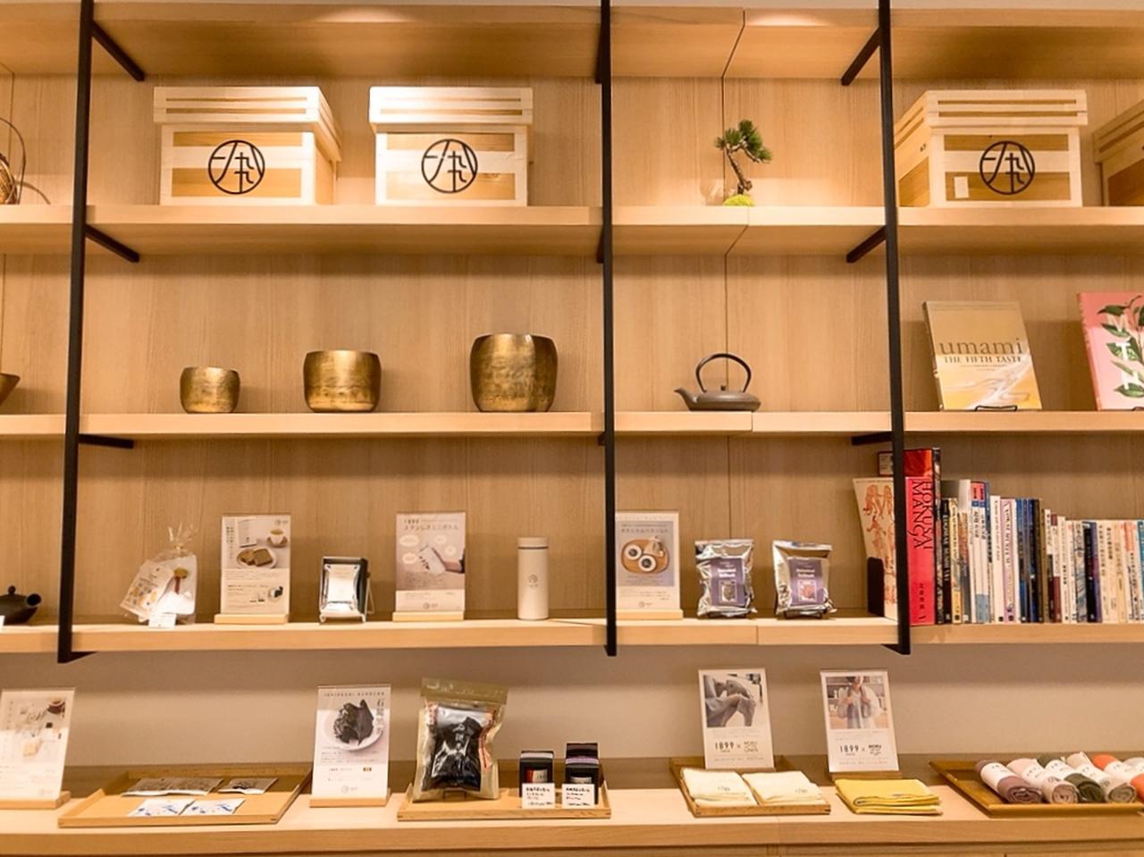 画像: 茶器やオリジナルアイテムの販売も