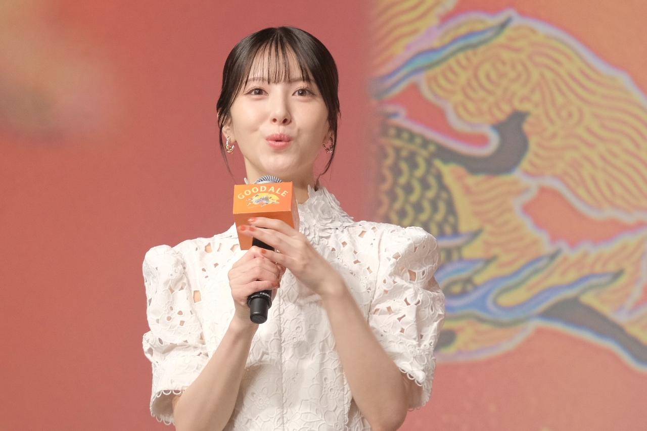 画像: 浜辺美波さん