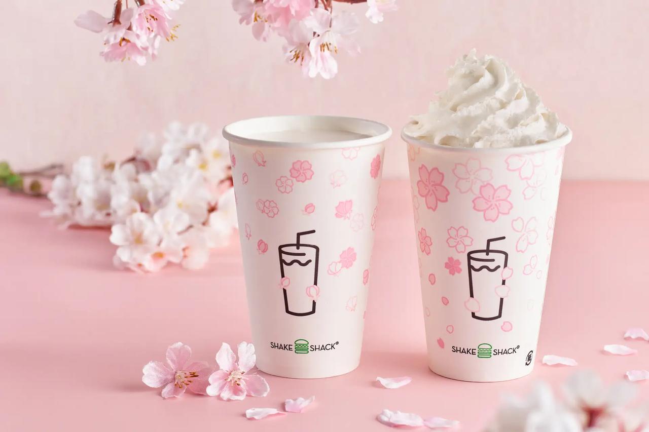 画像1: 持ってるだけで春気分♫あのバーガーレストランの「桜シェイク」