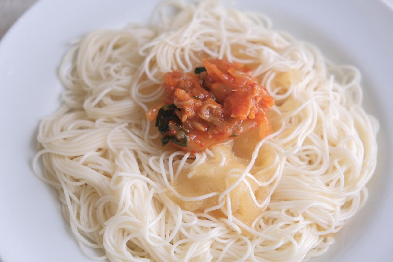 画像: 実際に冷凍庫から出して5分の「韓国冷麺風」をON♪シャリっと食感で、めんつゆ以外で味わう冷やそうめんを楽しめますよ！