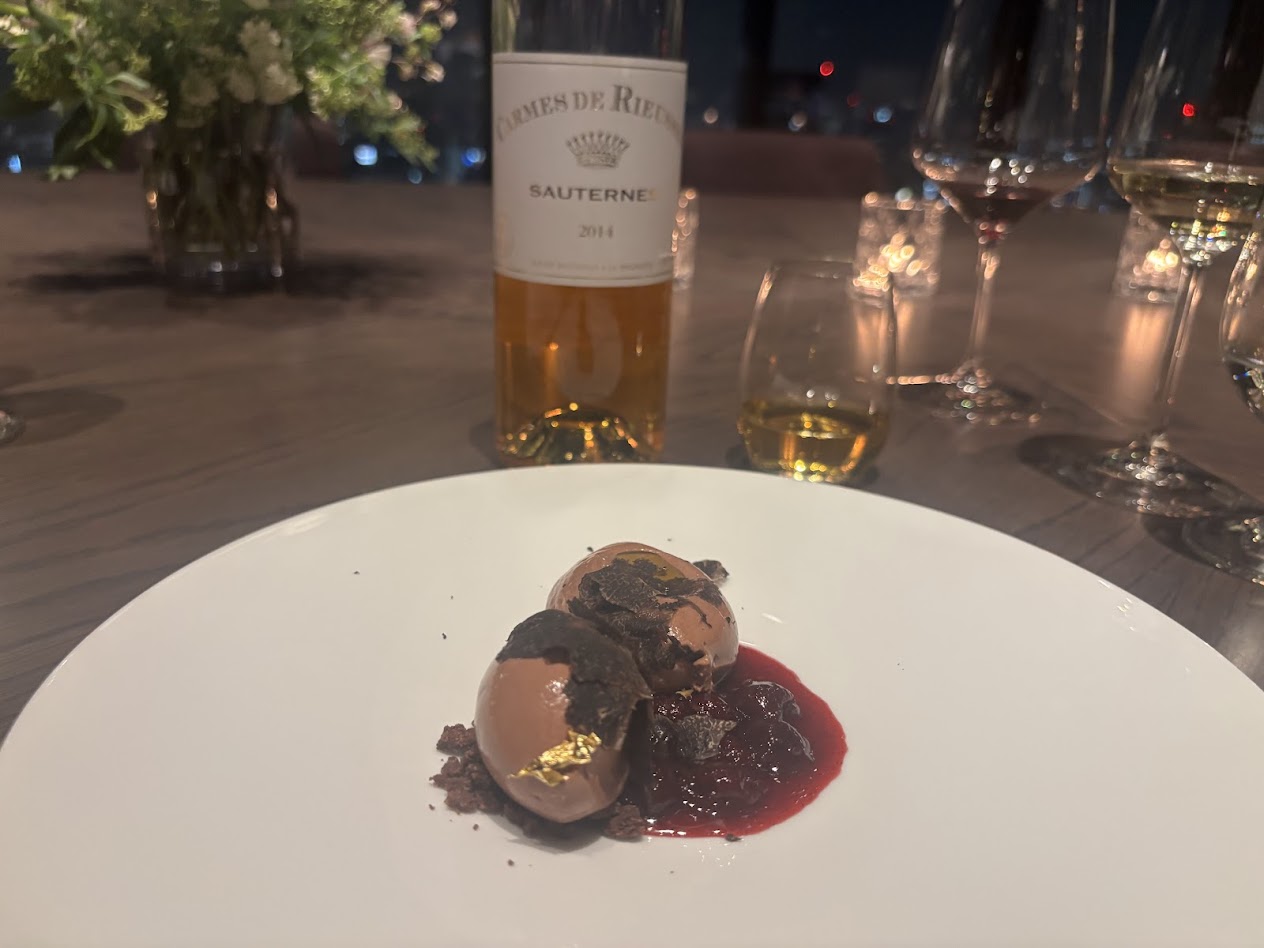 画像: 【メインディッシュ】和牛テンダーロイン、スイートアーティチョーク、苺、パルミジャーノ・レッジャーノ、マルサラソース