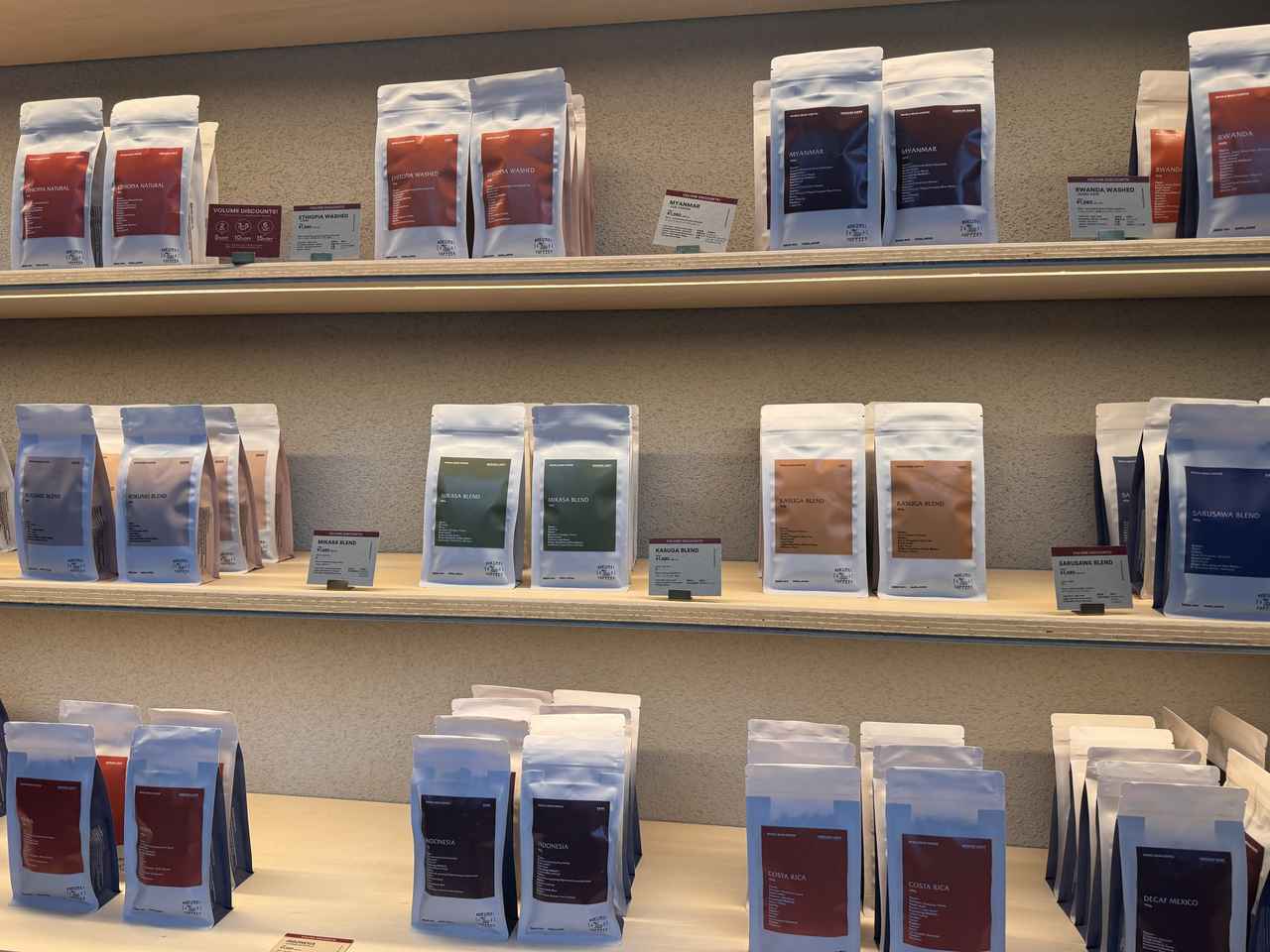 画像: 日常にもギフトにも。選ぶ楽しさが広がる物販コーナー