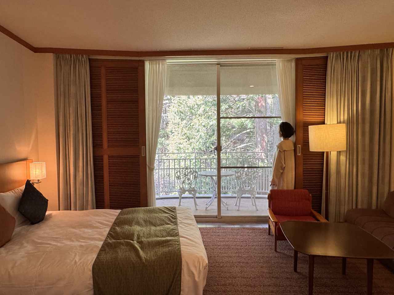 画像: 桜色のフレンチディナーとお花見ヨガ