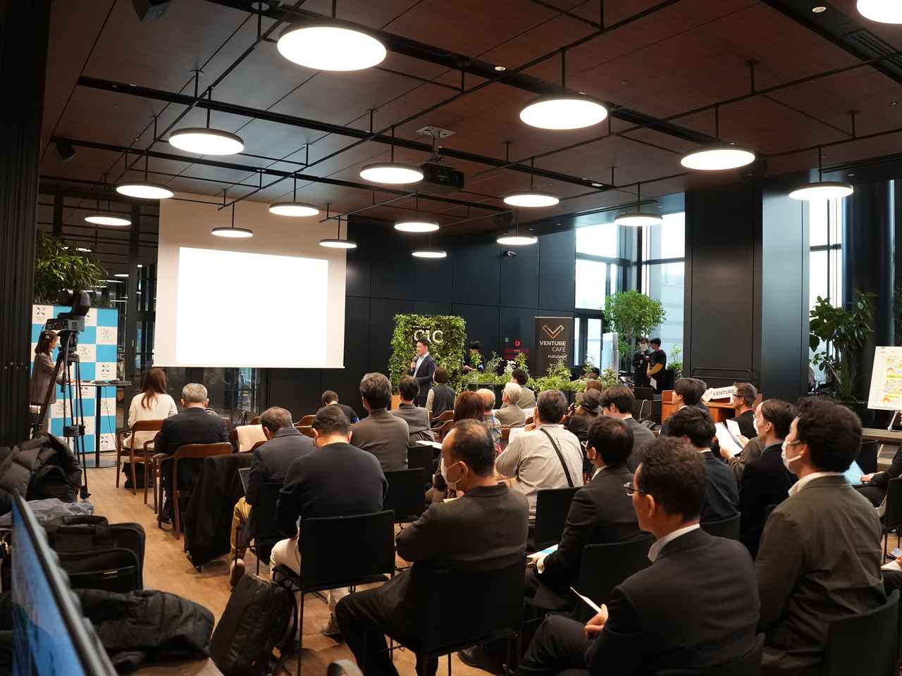 画像1: DX推進に取り組む企業のプレゼンテーション