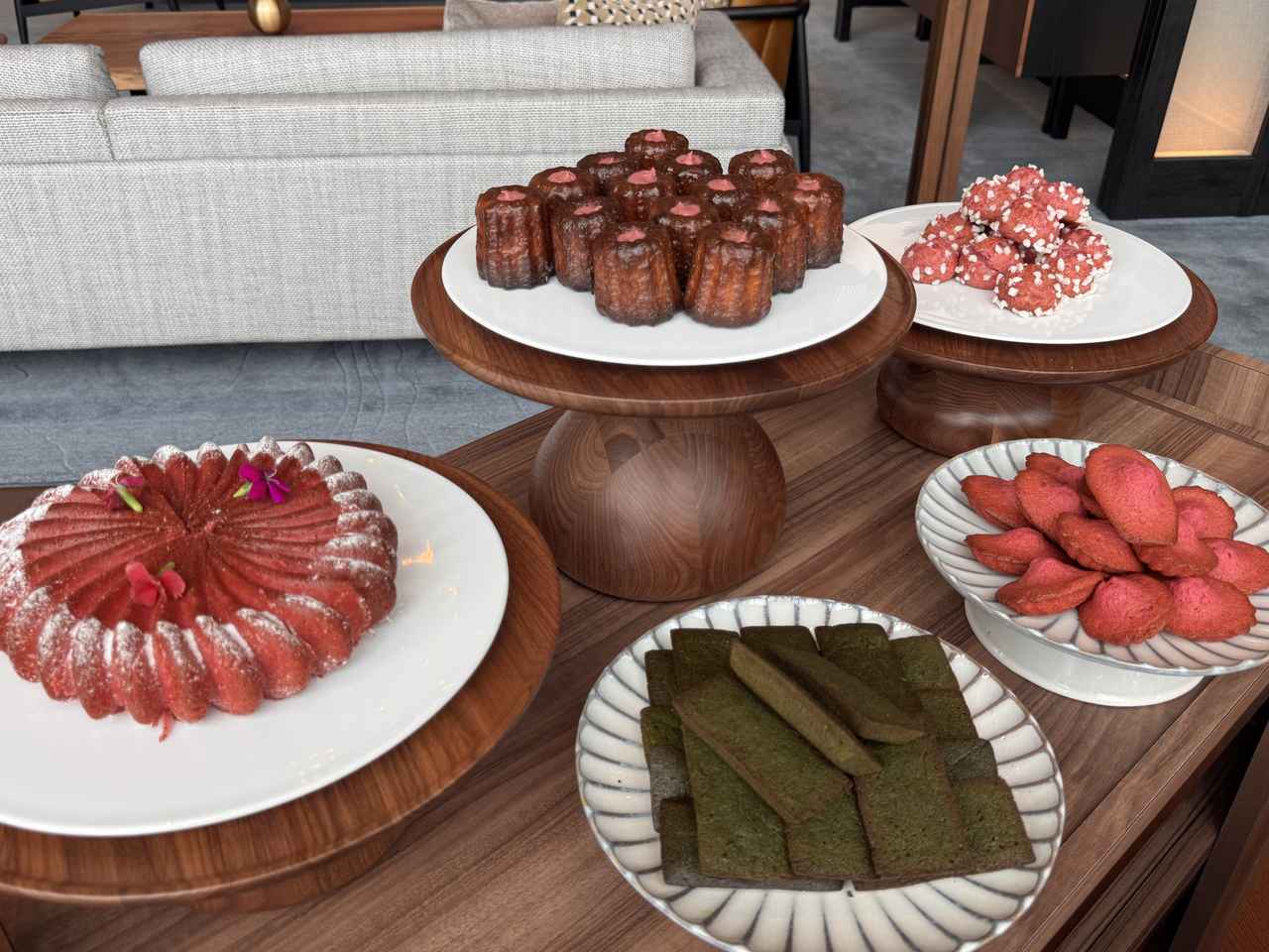 画像: トロリーサービスでさらに華やかに