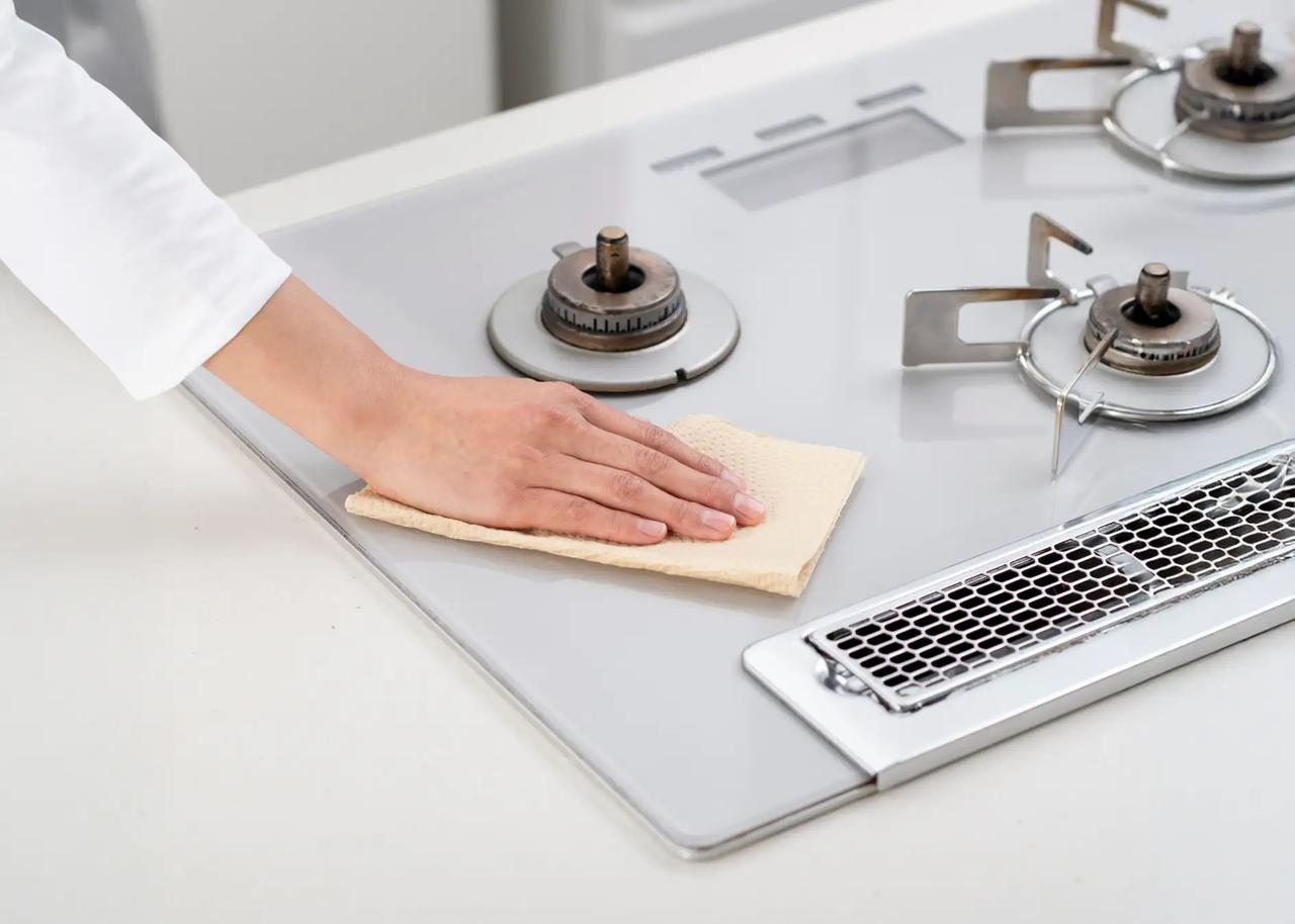 画像: コンロ、調理台などのしっかり拭きに