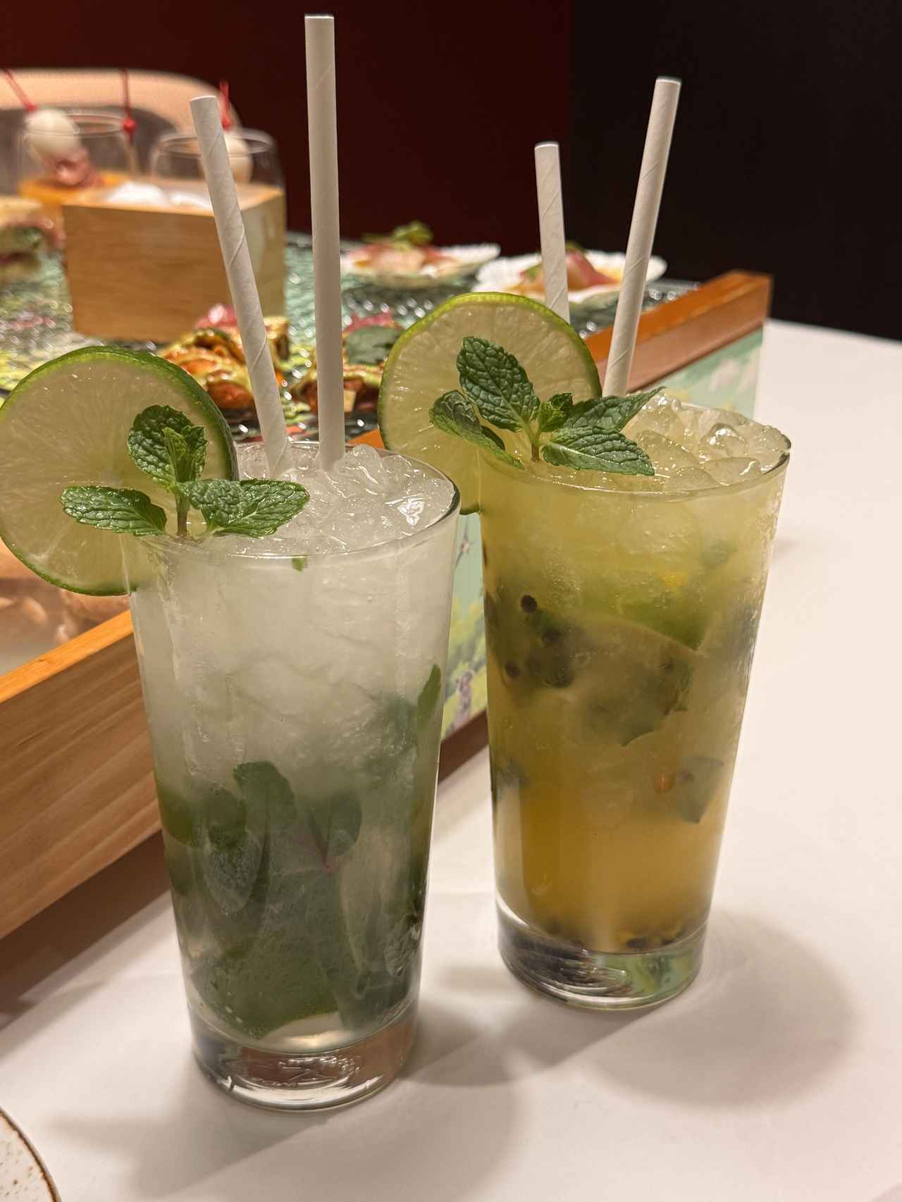 画像: オリジナルカクテル2種 「クラシックモヒート」、「パッションフルーツモヒート」 アルコール入り 各2,800円/ノンアルコール 各2,300円(税・サービス料込み) 写真はアルコール入り「クラシックモヒート」、「パッションフルーツモヒート」